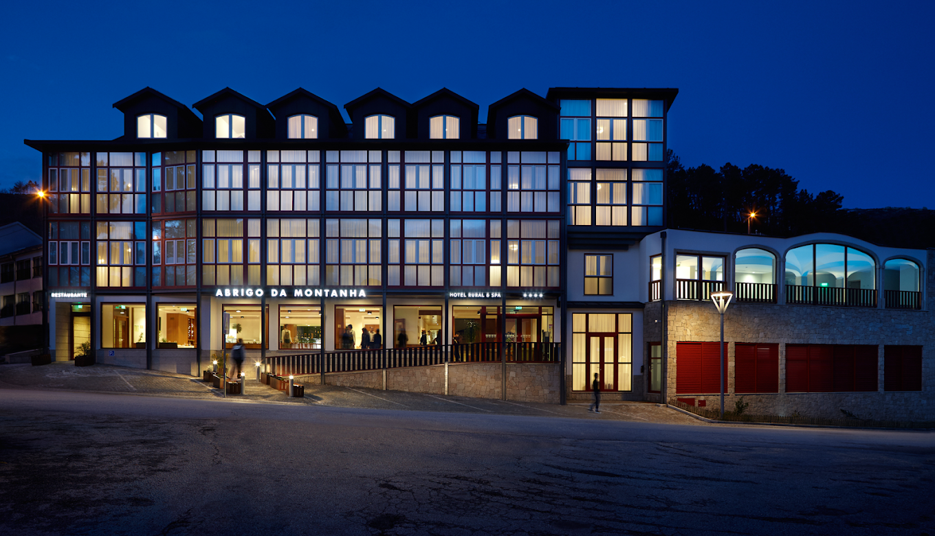 Abrigo da Montanha Hotel Rural – fachada e paisagem montanha no Sabugueiro, Serra da Estrela