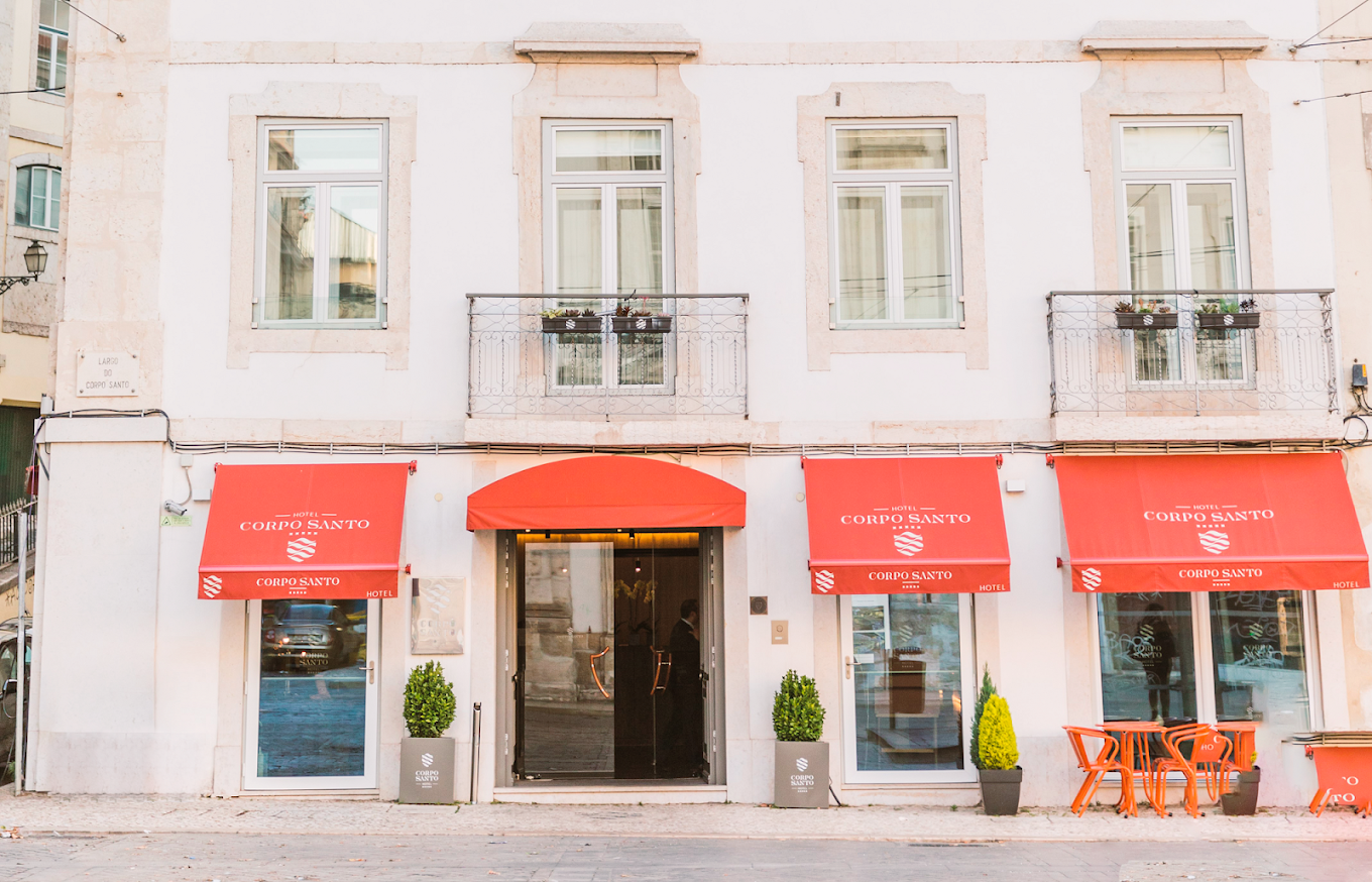 Corpo Santo Lisbon Historical Hotel Lisboa Cais do Sodré exterior e quarto deluxe