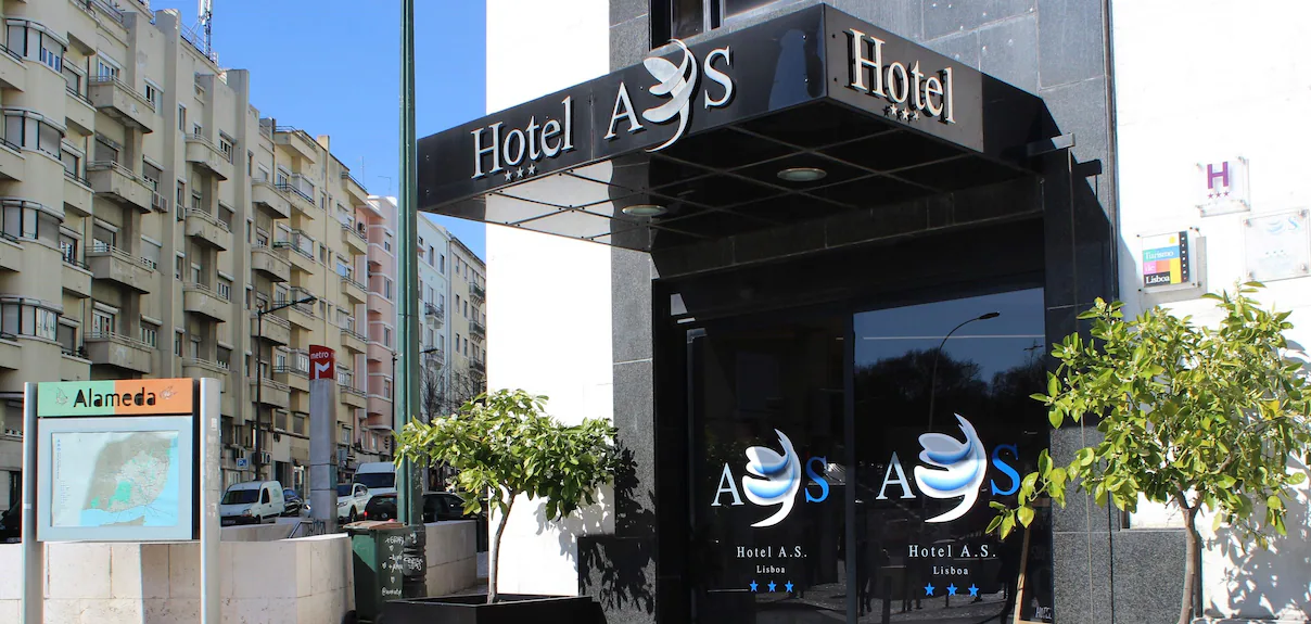 Hotel A.S. Lisboa – fachada e localização junto ao Parque Alameda e metro da Alameda, Lisboa