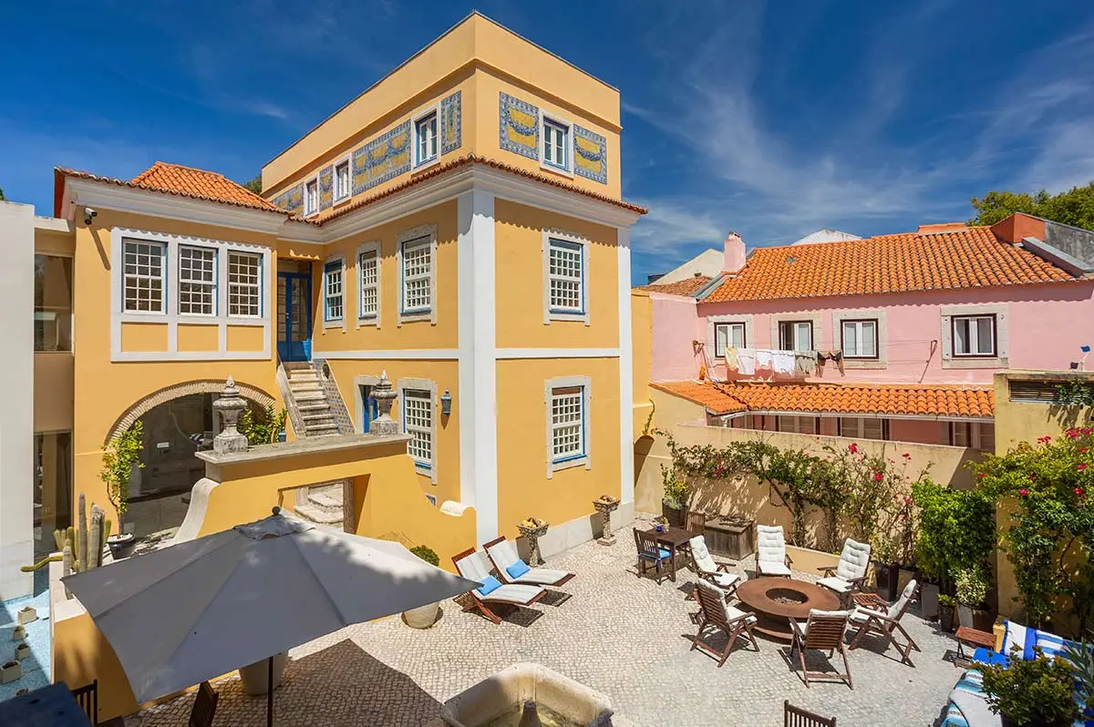 Hotel Solar do Castelo Lisboa em Alfama com pátio romântico