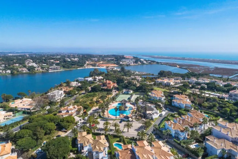 Encosta do Lago Resort Club