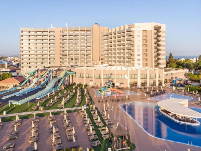 Jupiter Albufeira Hotel Family Fun, hotel para famílias no Algarve com parque aquático